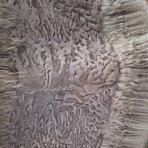 Fur Cape - Coat - Picture 6 of 7